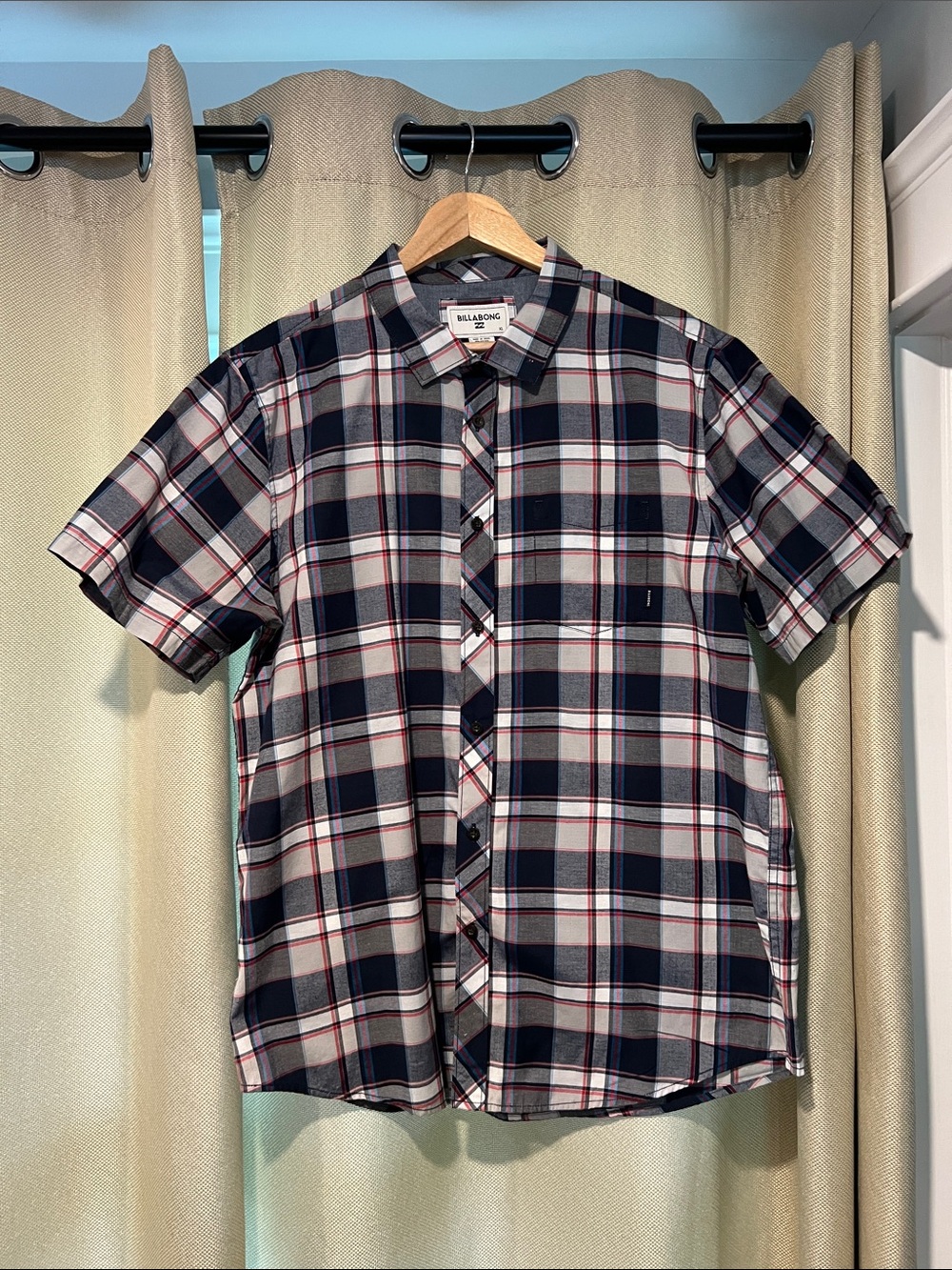 Billabong Navy, White & Red Short Sleeve Plaid Button-Up Shirt
